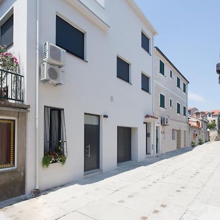 Castel Beachfront Apartment Kastela Exterior photo